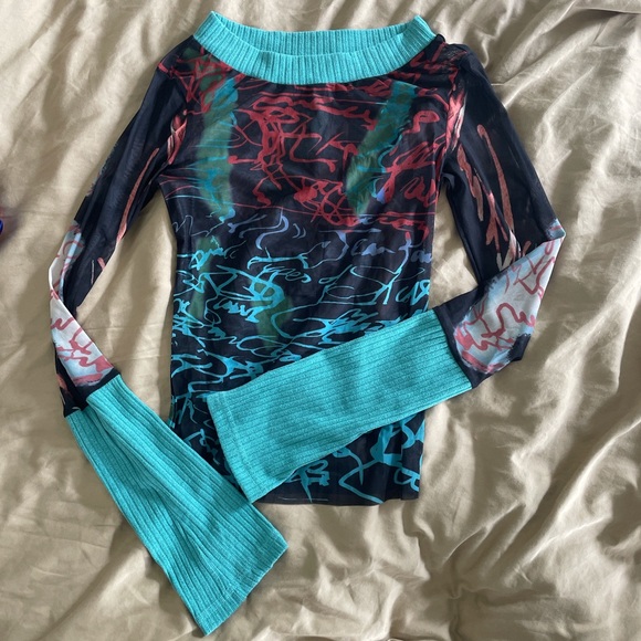 Unique multi-coloured mesh long sleeve with blue detailing - Picture 2 of 4